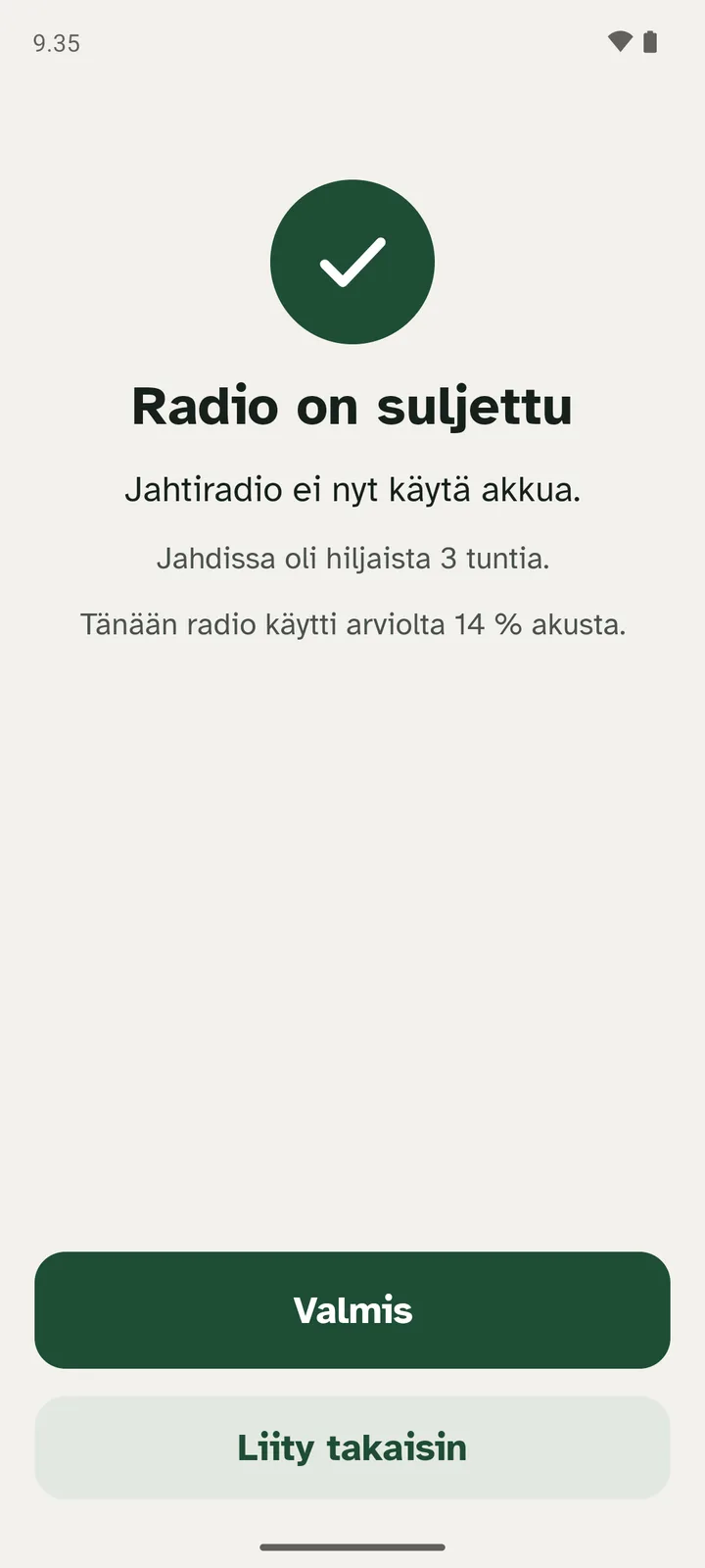 Näkymä Radio on suljettu: jahdissa oli hiljaista kolme tuntia, radio ei nyt käytä akkua, ja näkymä kertoo, paljonko akkua radio käytti tänään.